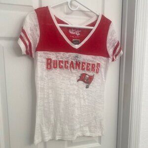New Buccaneers NFL Fanatics Women T-shirts  V-Neck Size L